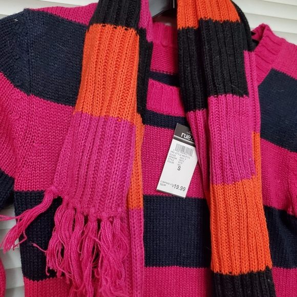 Sweater - Picture 3 of 4